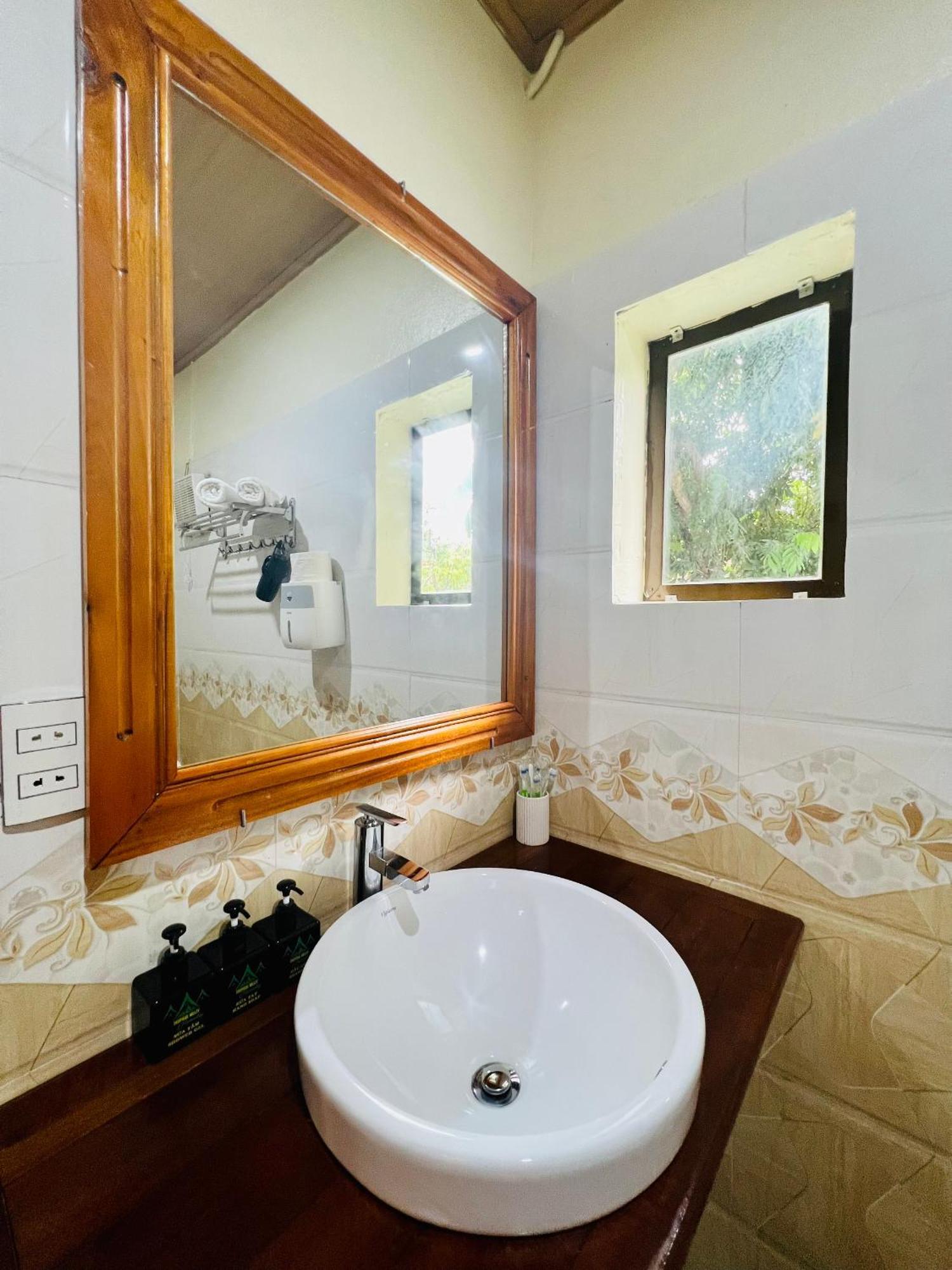 Tropical Valley Homestay - Villas Phong Nha Exterior photo