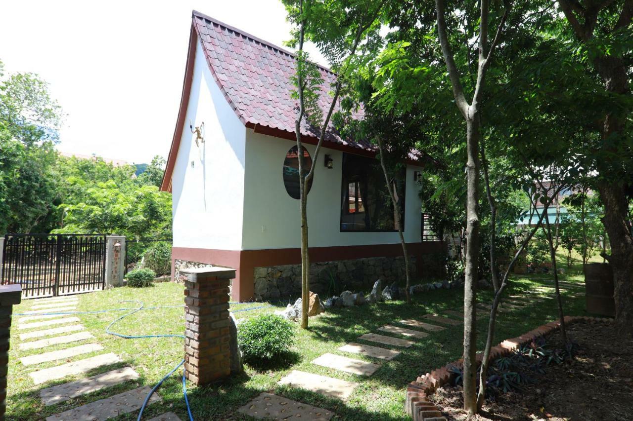 Tropical Valley Homestay - Villas Phong Nha Exterior photo